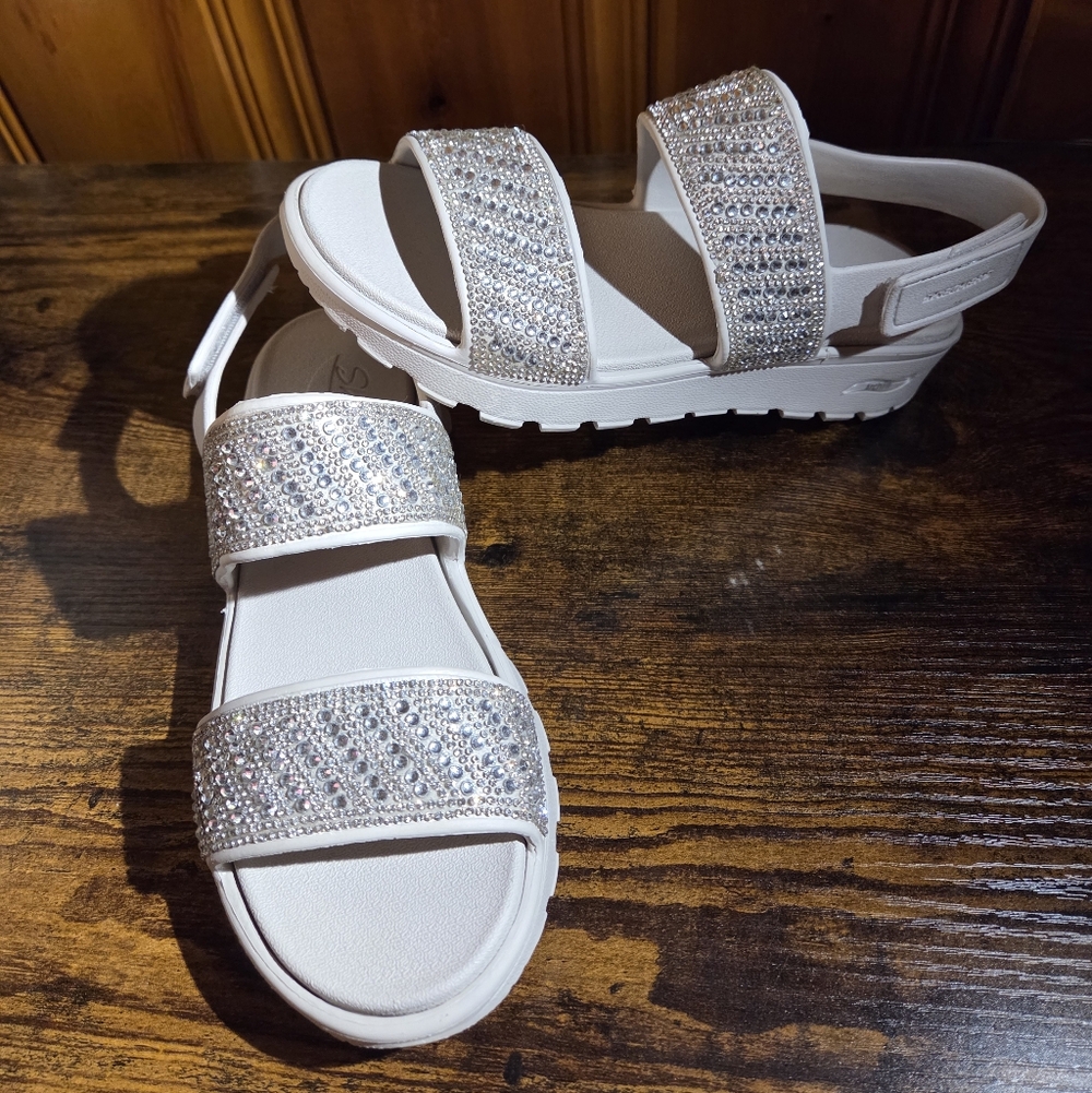 Chic White Sandals with Sparkling Straps Size 7